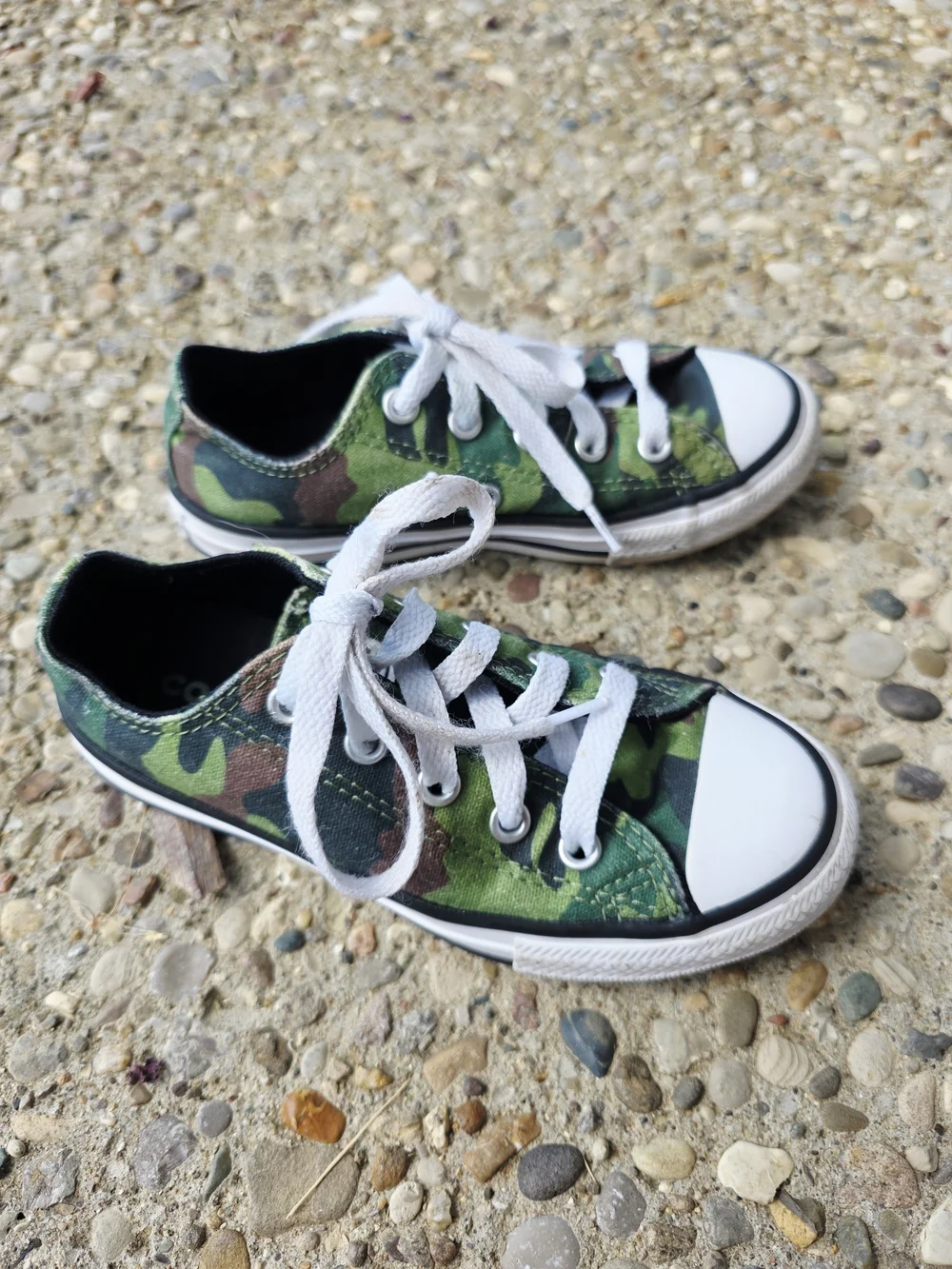 Converse Kids Camouflage Low-Top Sneakers in Green and Black